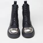 Ботинки на шнуровке  из эко-кожи чёрного цвета, декорированные металлическим мысом